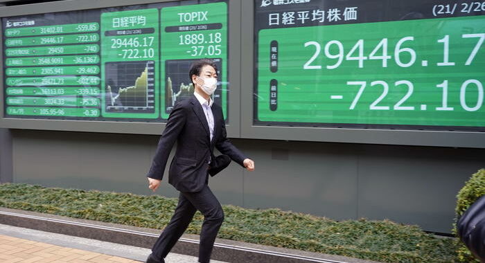 Borsa: a Tokyo apertura in calo (-1,11%)