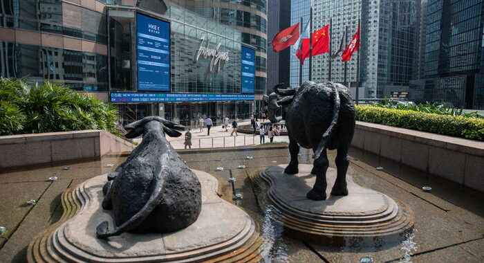 Borsa: Shanghai apre a +0,18%, Shenzhen a +0,35%