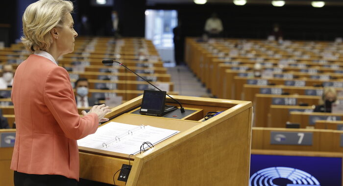 Brexit: Europarlamento ratifica accordo commerciale Ue-Gb