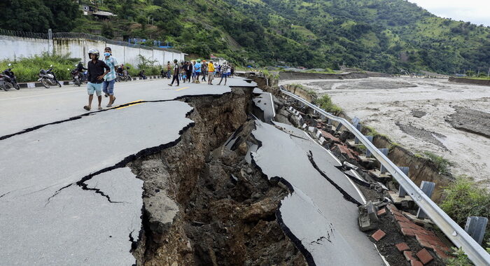 Ciclone su Indonesia e Timor Est, almeno 160 i morti