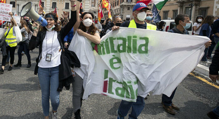Confindustria:invece di risorse a Alitalia darle a industria