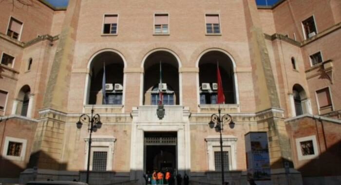 Corruzione e peculato, arrestati 2 consiglieri Comune Foggia