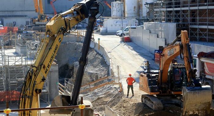 Costruzioni: cresce la produzione, supera livello pre-Covid