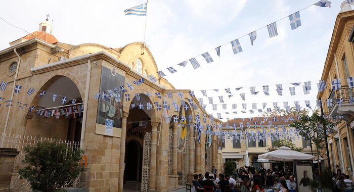 Covid: Cipro, turisti vaccinati non devono fare il test
