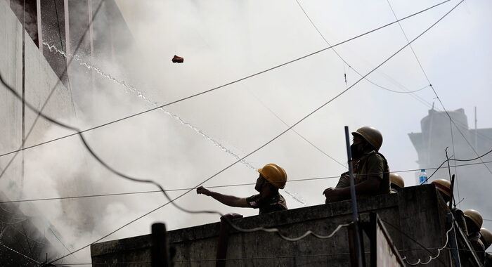 Covid: India, 13 pazienti muoiono in incendio ospedale a Mumbai