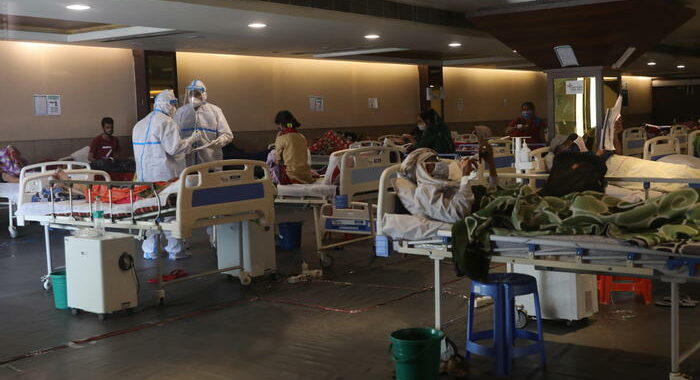 Covid: India supera le 2.000 vittime in 24 ore