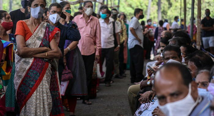 Covid: nuovo record mondiale casi in India, oltre 330.000
