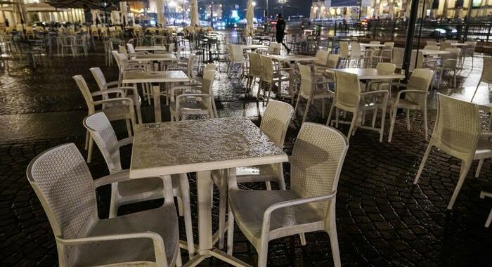 Covid: Patuanelli, coprifuoco resta alle 22