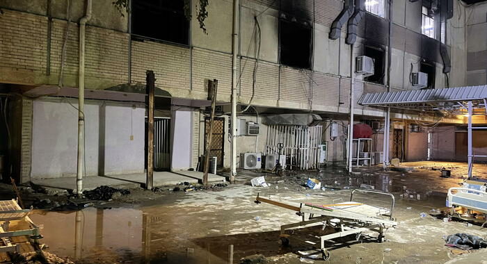 Covid: sale a 130 morti bilancio incendio ospedale Baghdad