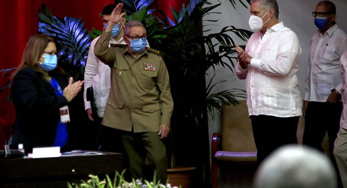 Cuba, Diaz-Canel sostituisce Raul Castro come leader del Pcc