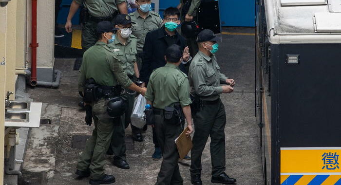 Hong Kong: Wong si dichiara colpevole su veglia Tienanmen