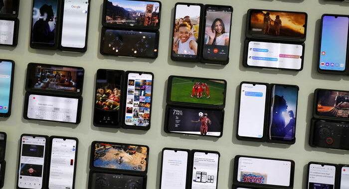 LG, fino a tre aggiornamenti Android per gli smartphone