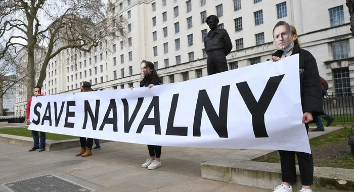 Lo staff di Navalny: ‘Trasferito in una colonia di tortura’