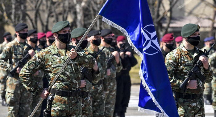 Mosca, Nato intende schierare 40.000 soldati vicino Russia