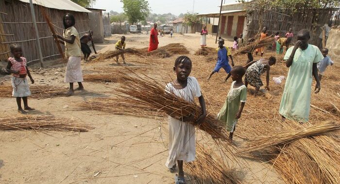 Niger, incendio in scuola a capanne di paglia: morti 20 bambini