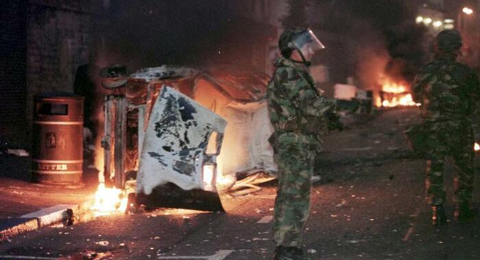 Nuovi scontri a Belfast nonostante appelli Gb e Dublino