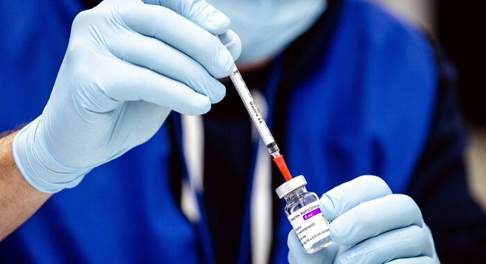 Olanda sospende vaccino AstraZeneca sotto i 60 anni