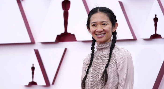 Oscar: miglior regia a Chloé Zhao per Nomadland