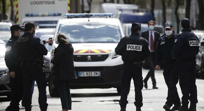 Poliziotta ferita a morte a Rambouillet, ucciso l’assalitore