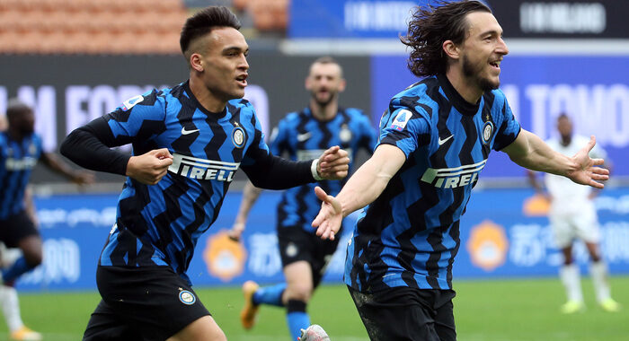 Serie A: l’Inter vince a Verona, pari Juve a Firenze