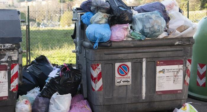Sos rifiuti, Roma chiede aiuto a Napoli per conferimento