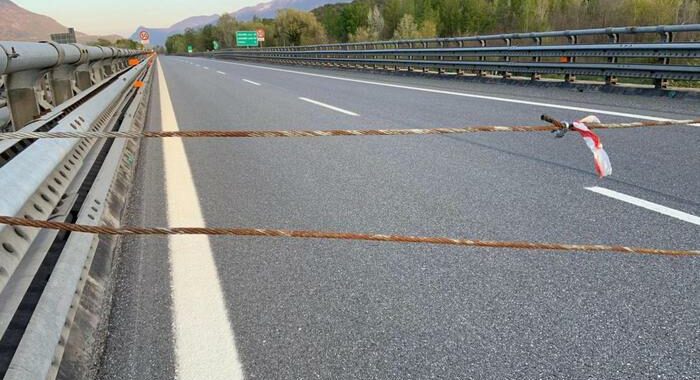 Tav: cavo acciaio su autostrada Frejus, traffico sospeso
