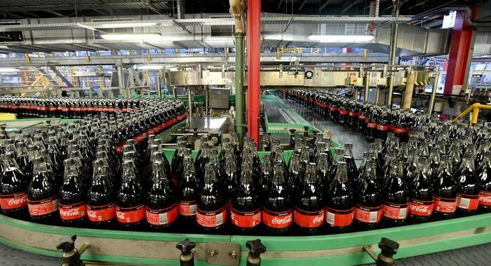 Trump chiede boicottaggio Coca Cola ma continua a berla