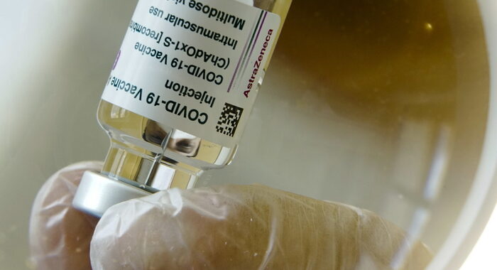Vaccini: Ue, per i contratti 2022 tutte le opzioni aperte