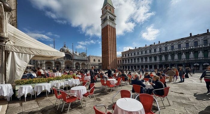 Venezia, riapre da domani lo storico Caffè Quadri