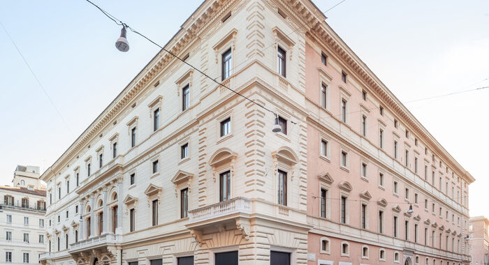 Apre Apple Store in centro a Roma,marmi e restauro affreschi