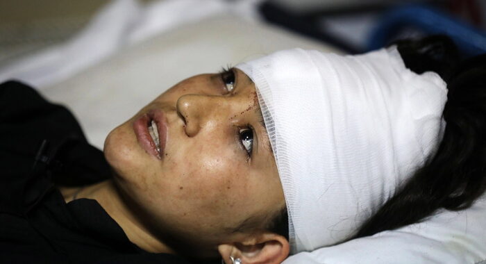 Autobomba a Kabul, almeno 55 morti, è strage studentesse
