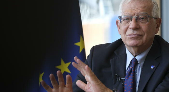 Borrell, Minsk rilasci subito reporter, Ue valuterà misure