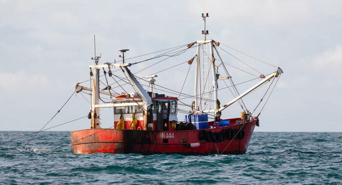 Brexit: pescherecci francesi lasciano acque isola