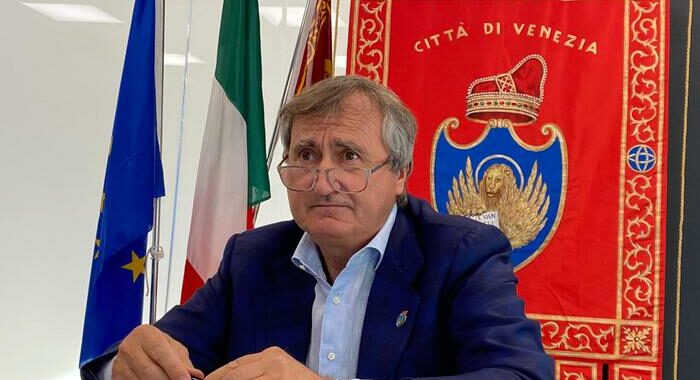 Coraggio Italia:Brugnaro,grazie al Cav, ma è altro tempo