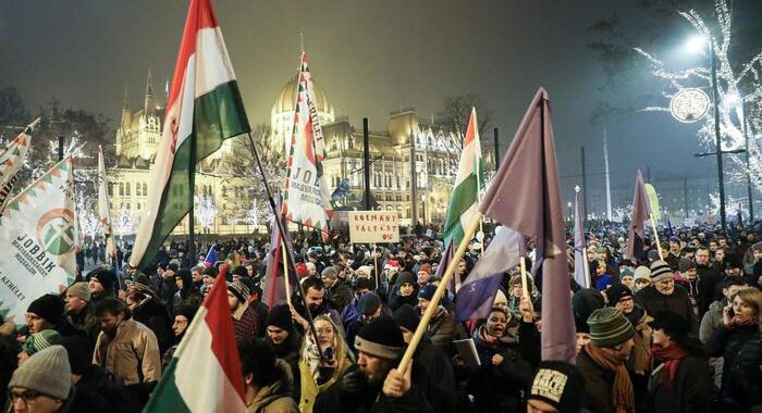 Corte costituzionale ungherese abroga la ‘legge schiavitù’