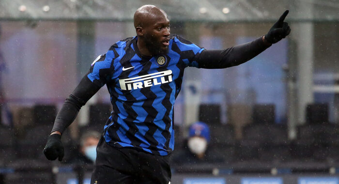 Covid: cc interrompono compleanno Lukaku, sanzioni