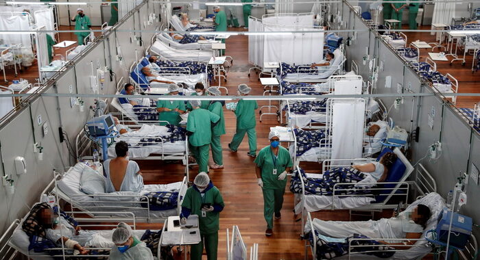 Covid: superati i 15 milioni di contagi in Brasile