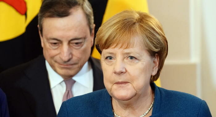 Draghi dialoga con Merkel, stessa visione su sovranità Ue