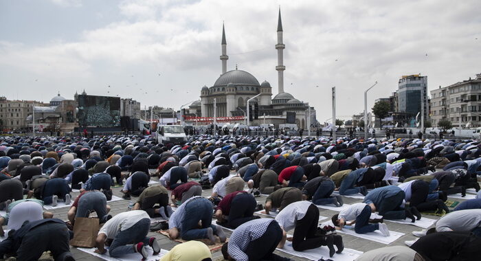 Erdogan, la moschea di Taksim realizza un sogno di 150 anni