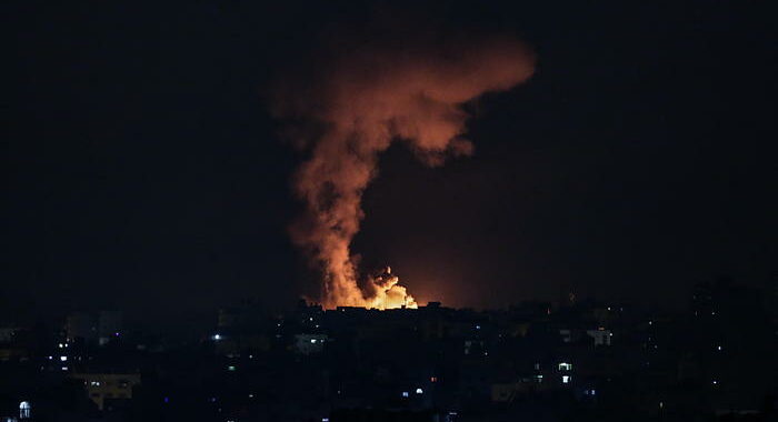 Esercito israeliano, colpiti altri obiettivi a Gaza City