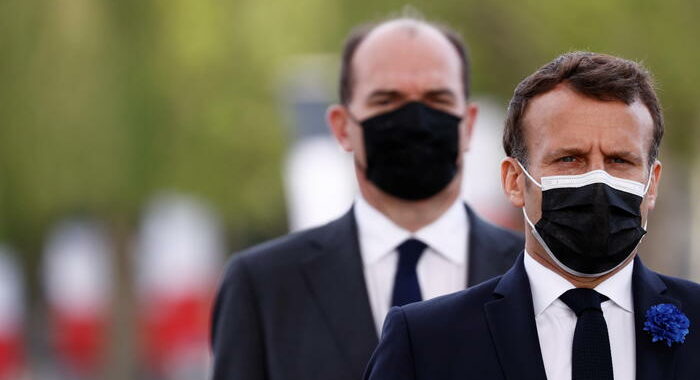 Francia: in netto rialzo sondaggi per Macron e Castex