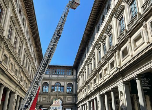 Fumo intenso da canna fumaria,evacuazione per museo Uffizi