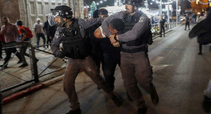 Gerusalemme, oltre 50 dimostranti palestinesi feriti