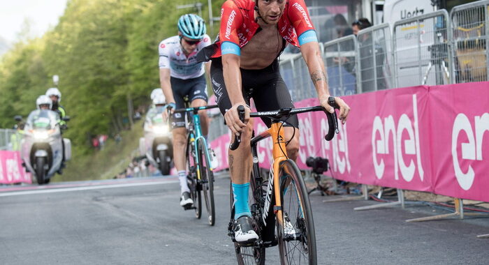 Giro: 20/a tappa; vince Caruso, Bernal in rosa verso Milano