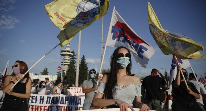 Grecia: nuovi scioperi e proteste contro riforma del lavoro