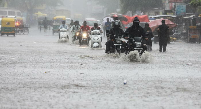 India: coda ciclone Tauktae porta piogge e basse temperature