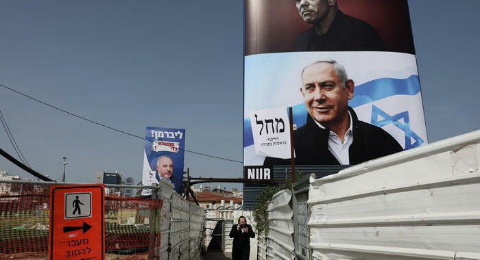 Israele: appello Netanyahu per impedire governo Lapid