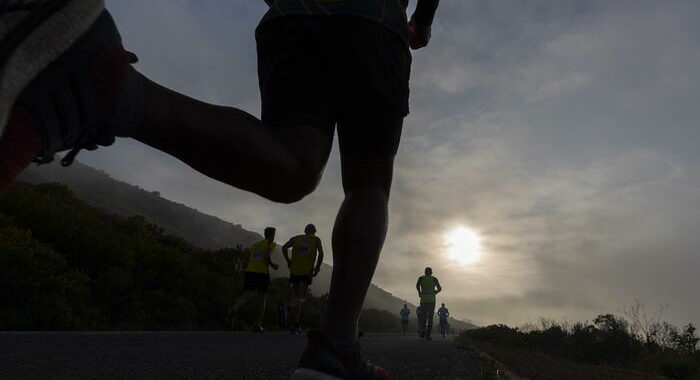 Maltempo su maratona in montagna in Cina, 21 vittime