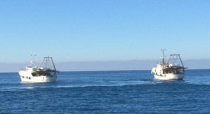 Marina libica,colpi di avvertimento a pescherecci italiani