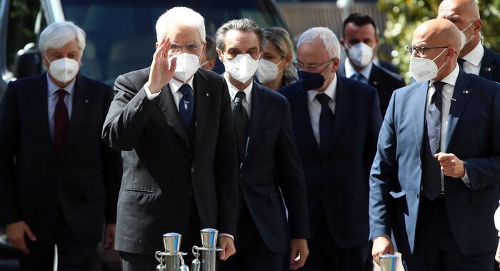 Mattarella a Brescia, prima università e poi hub vaccinale